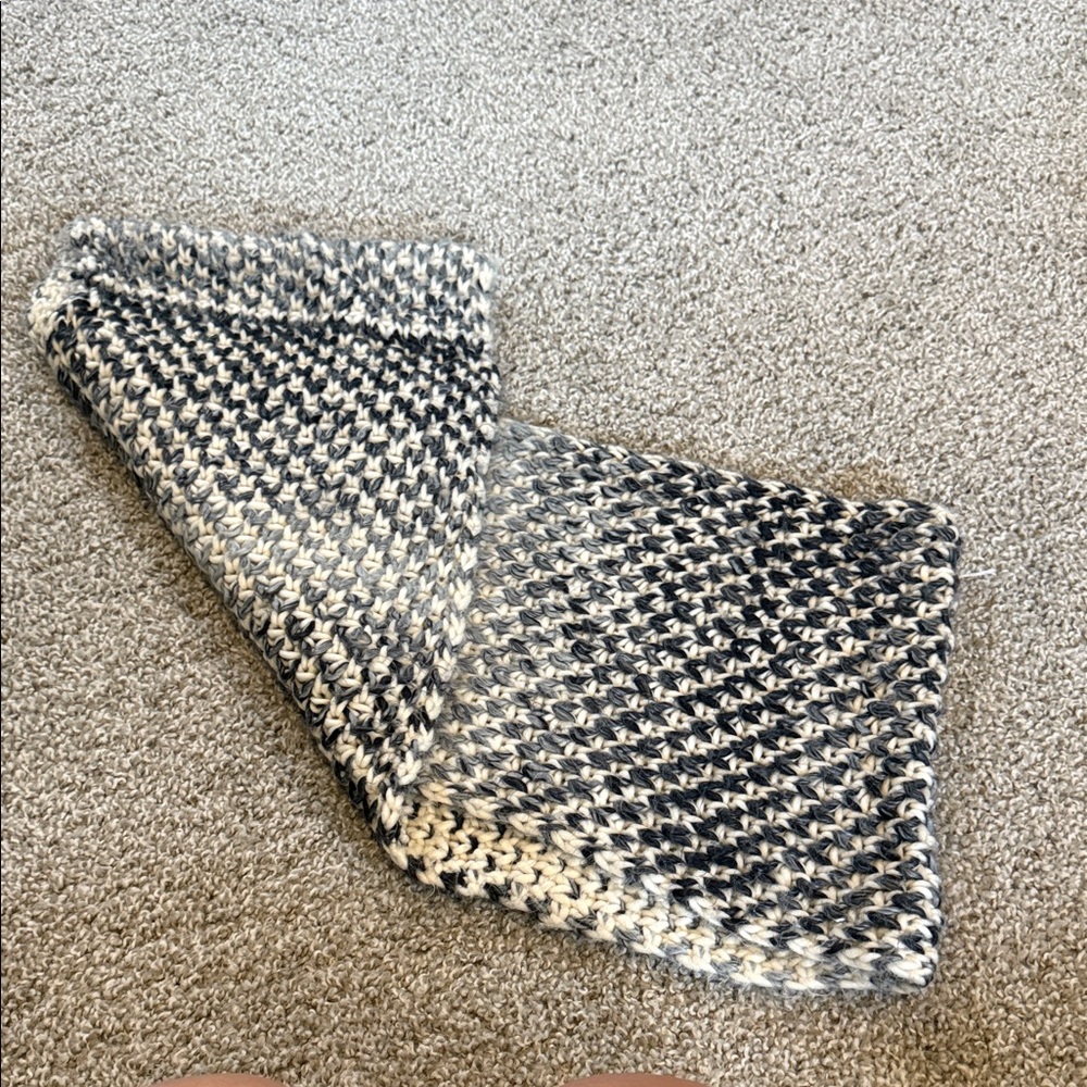Black and White Knit Scarf